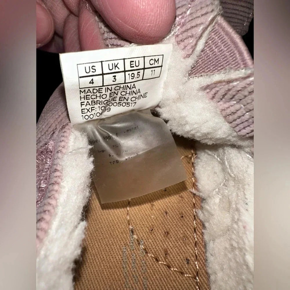 Girls Toms corduroy fleece lined slip on shoes. Size 4. - Picture 5 of 5